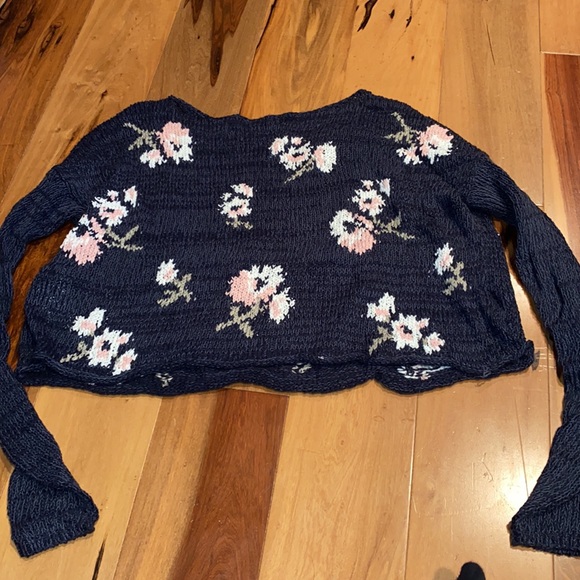 NWOT ~ABERCROMBIE & FITCH KNIT EMBROIDERED SWEATER - Picture 4 of 4